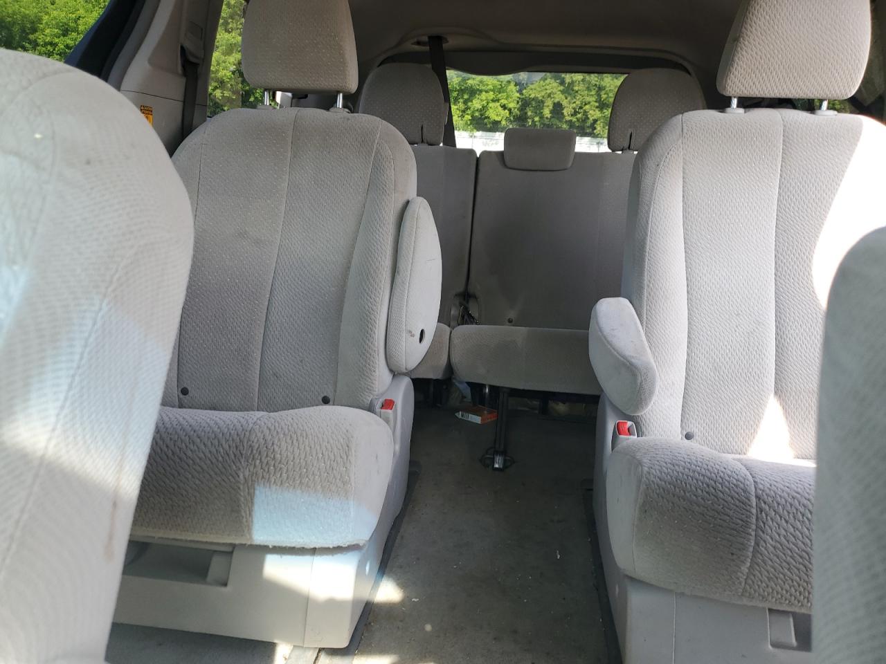 Lot #3262026496 2014 TOYOTA SIENNA LE