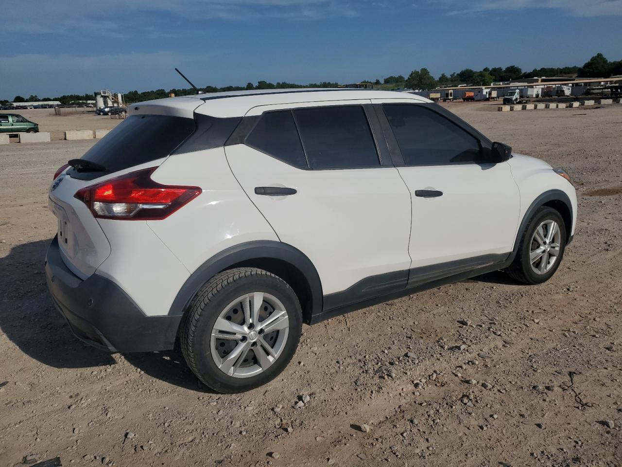NISSAN KICKS S