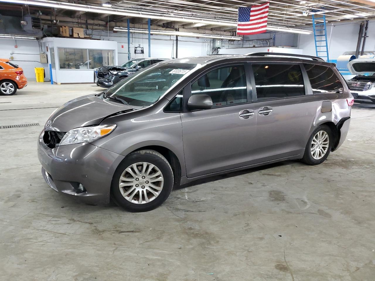 TOYOTA SIENNA XLE