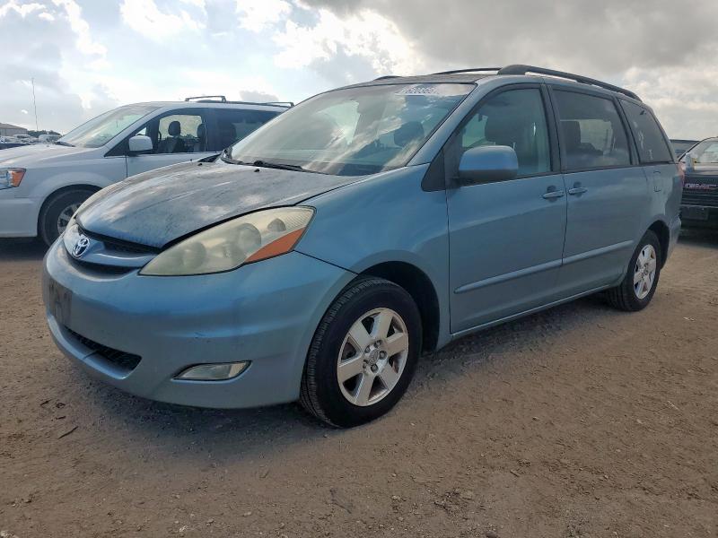 TOYOTA SIENNA XLE