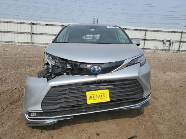2022 TOYOTA SIENNA XLE - 5TDYRKEC0NS128511
