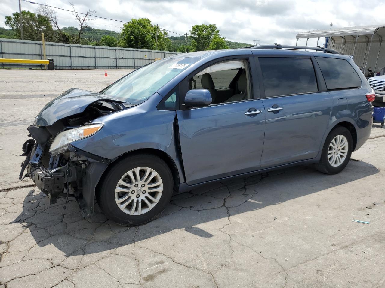 TOYOTA SIENNA XLE