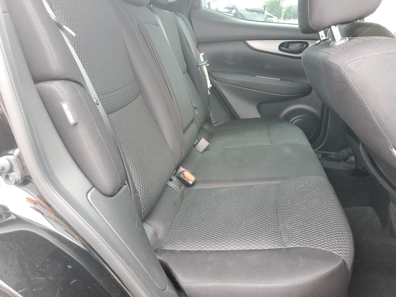 NISSAN ROGUE SPORT S