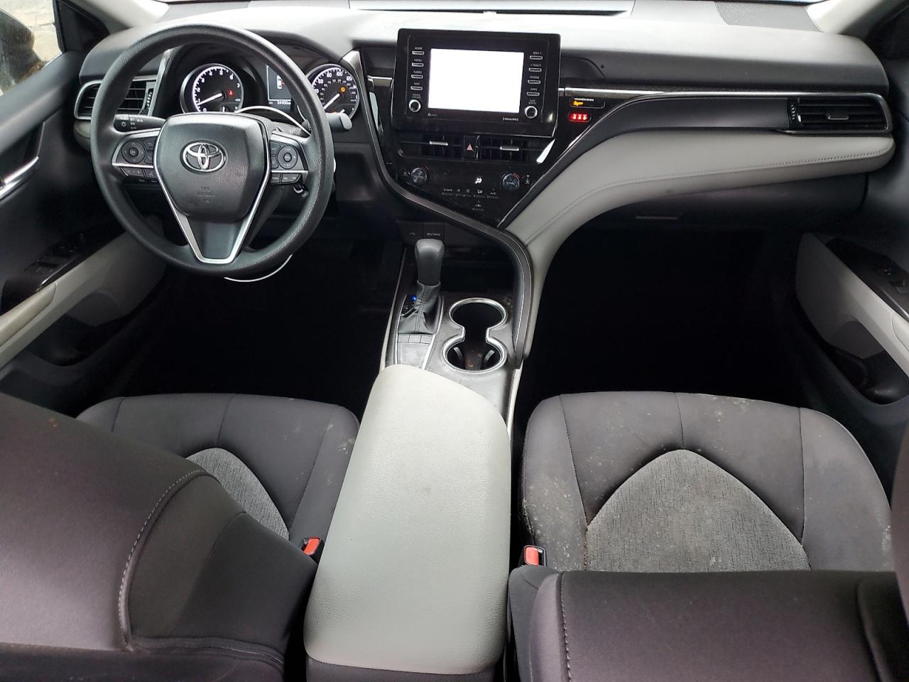 Toyota Camry le 2023