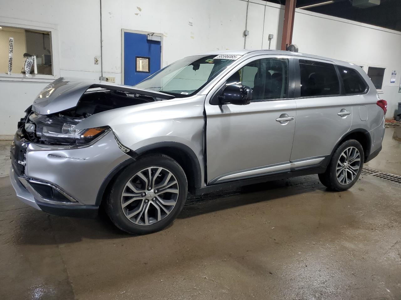 MITSUBISHI OUTLANDER SE