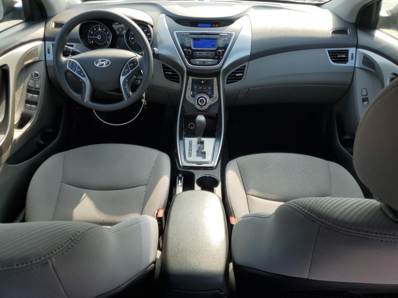 Hyundai Elantra gl 2013