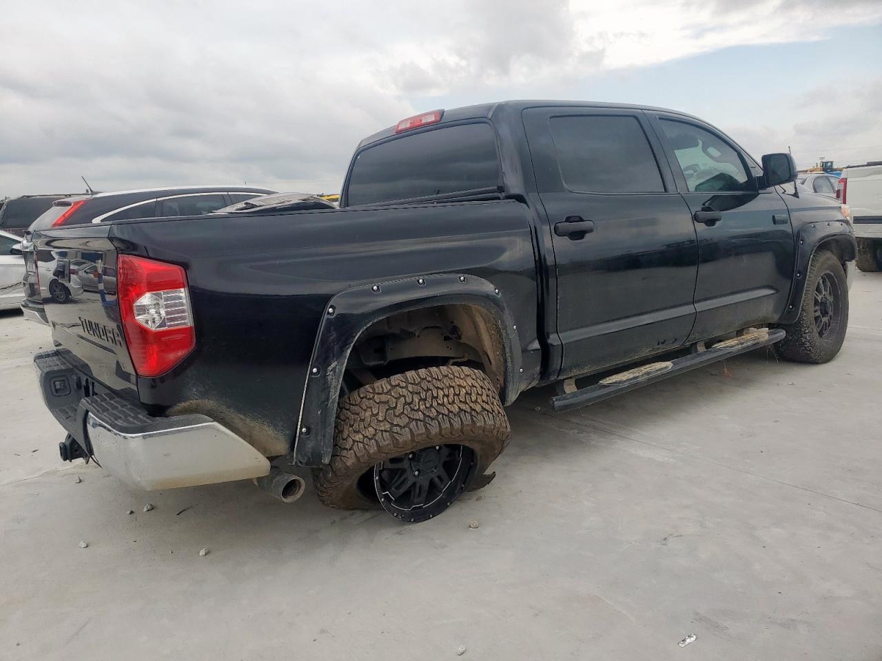 TOYOTA TUNDRA CREWMAX SR5