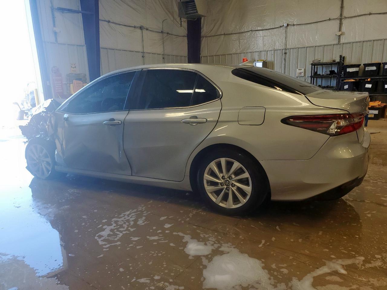 Toyota Camry le 2021