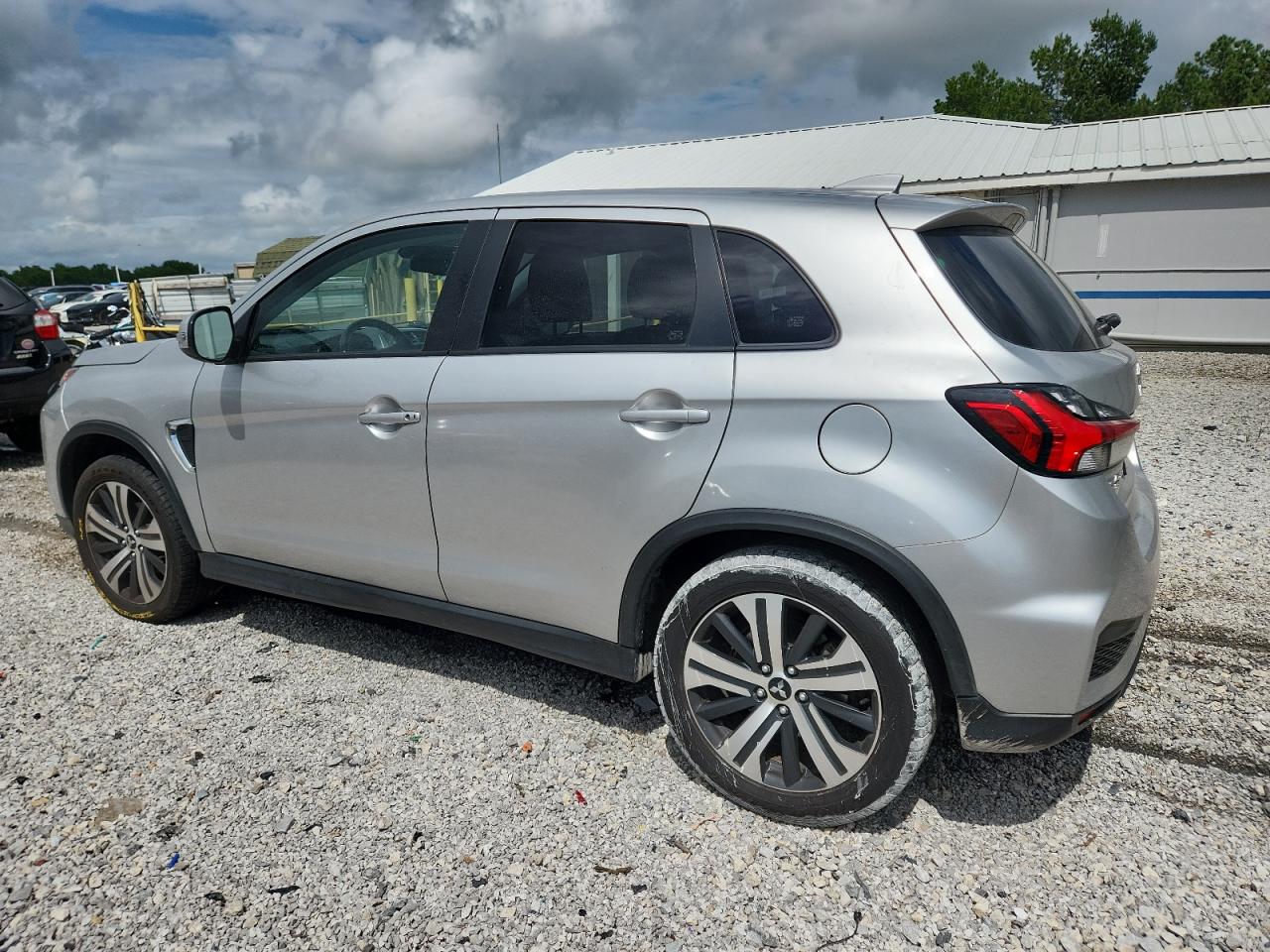 MITSUBISHI OUTLANDER SE