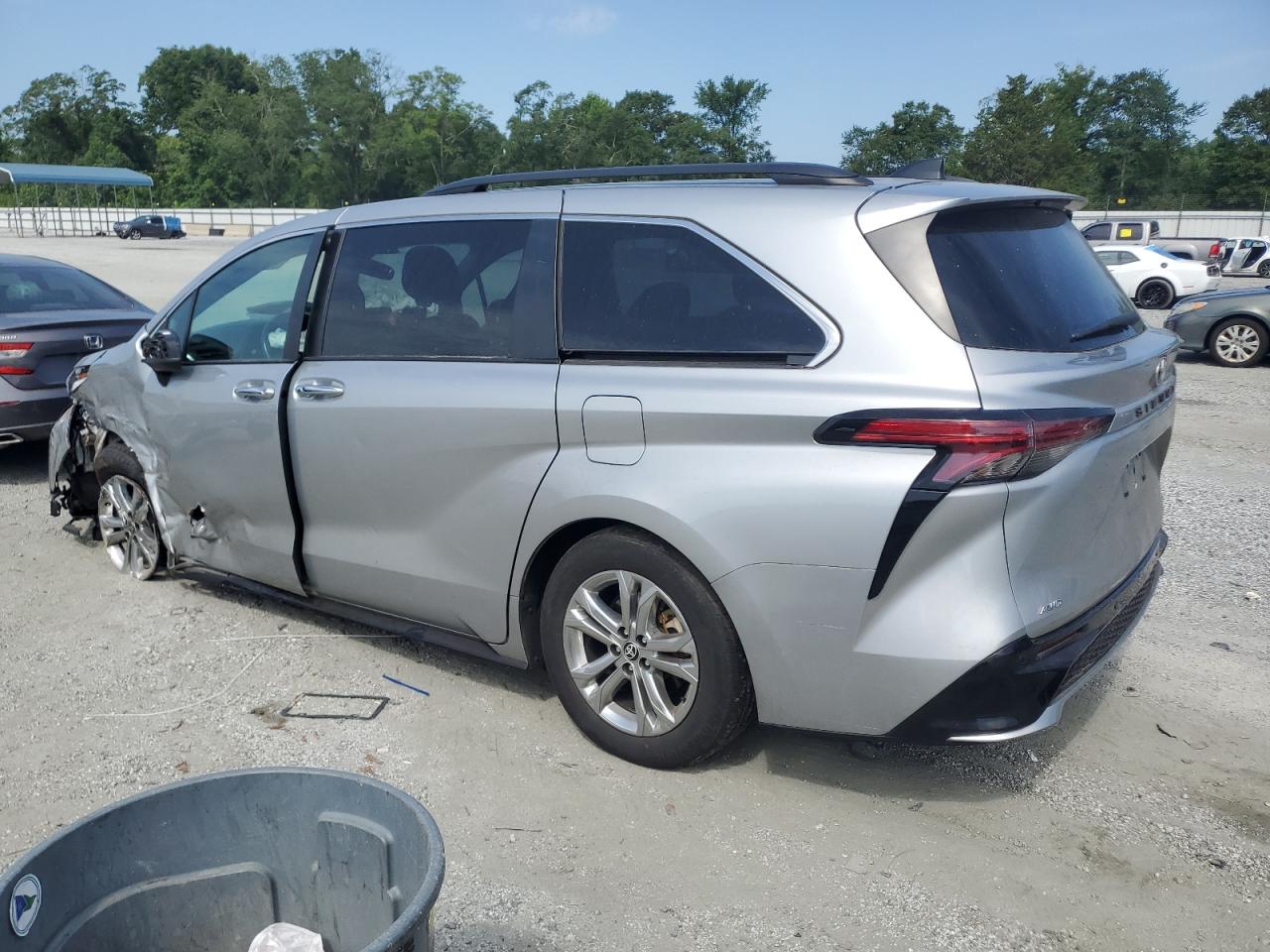 TOYOTA SIENNA XSE