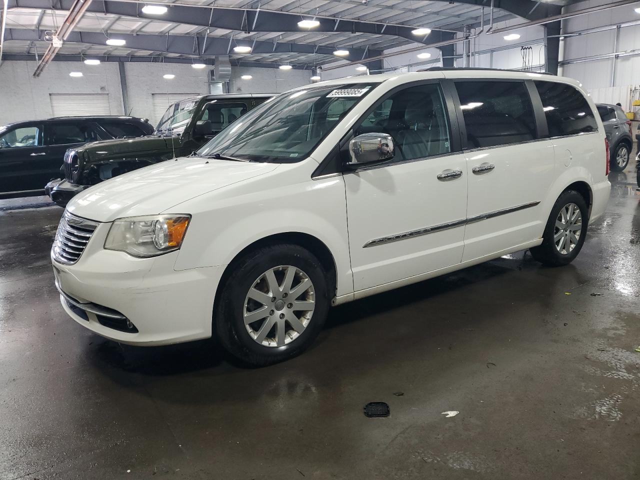 CHRYSLER TOWN & COUNTRY TOURING L