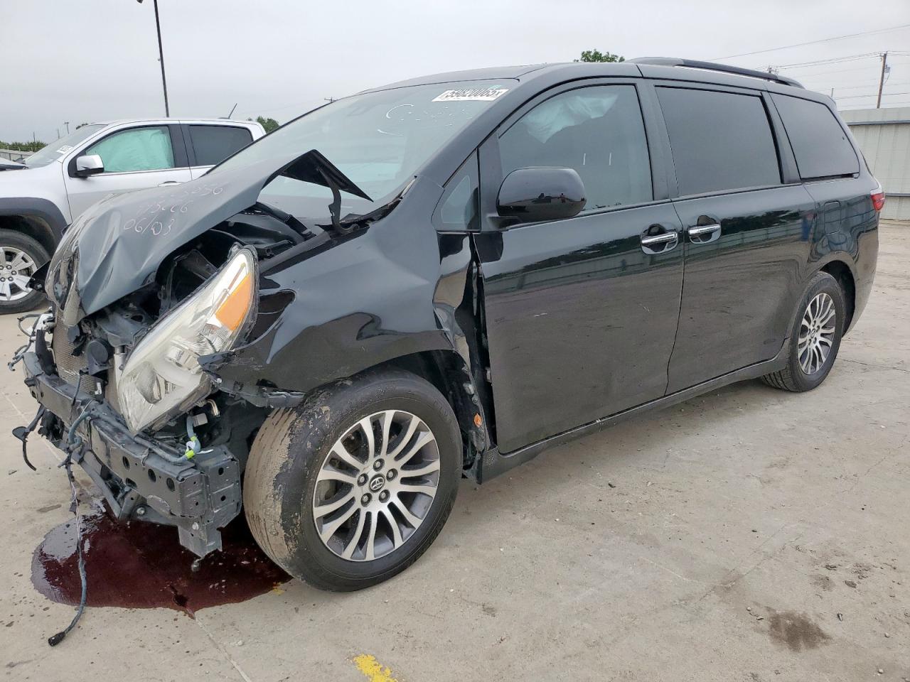 TOYOTA SIENNA XLE