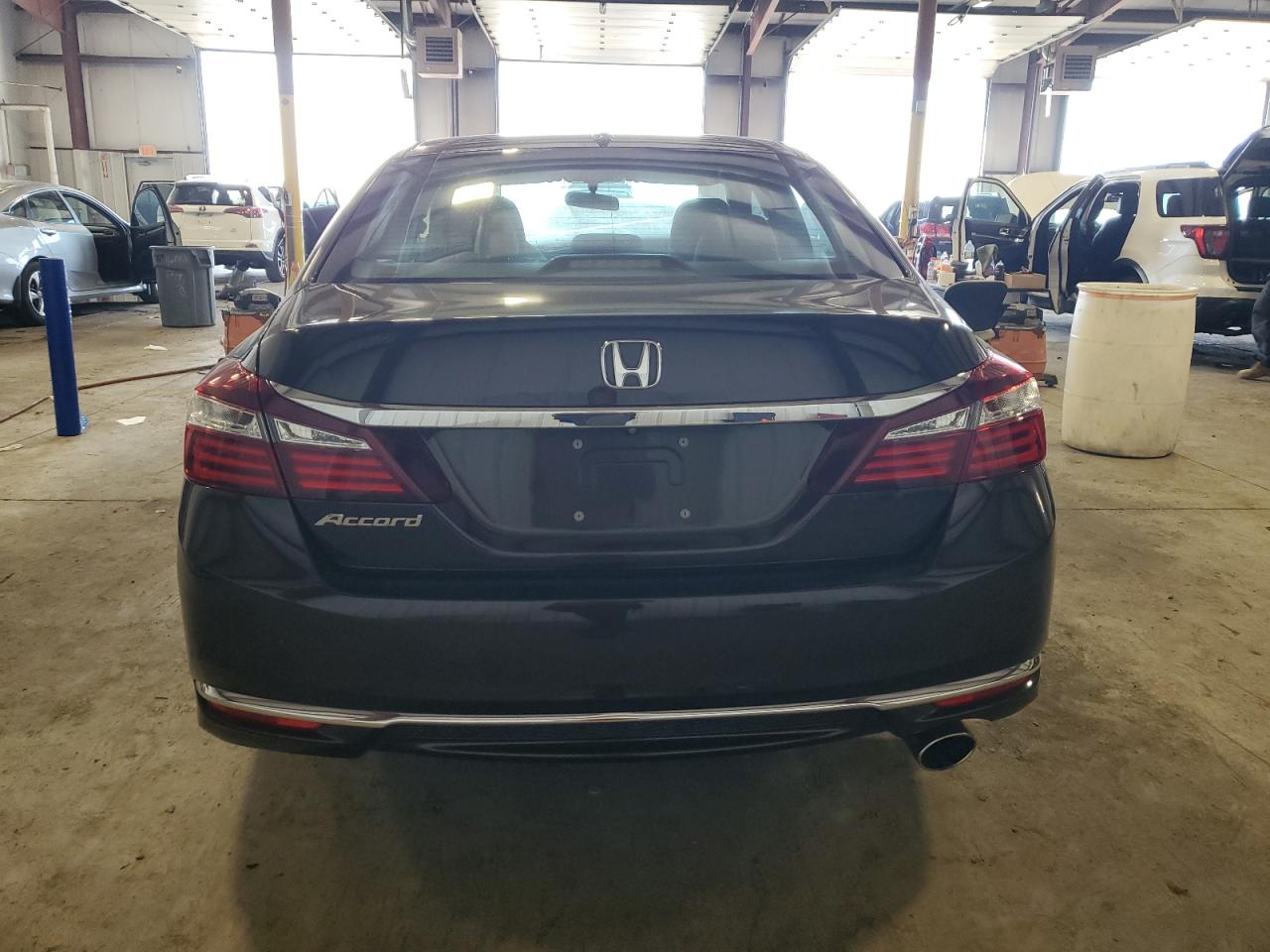 1HGCR2F70HA262174 HONDA ACCORD 2017