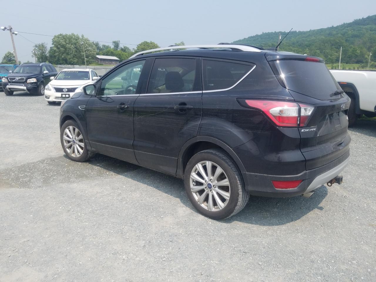 1FMCU9J97HUD32651 FORD ESCAPE 2017
