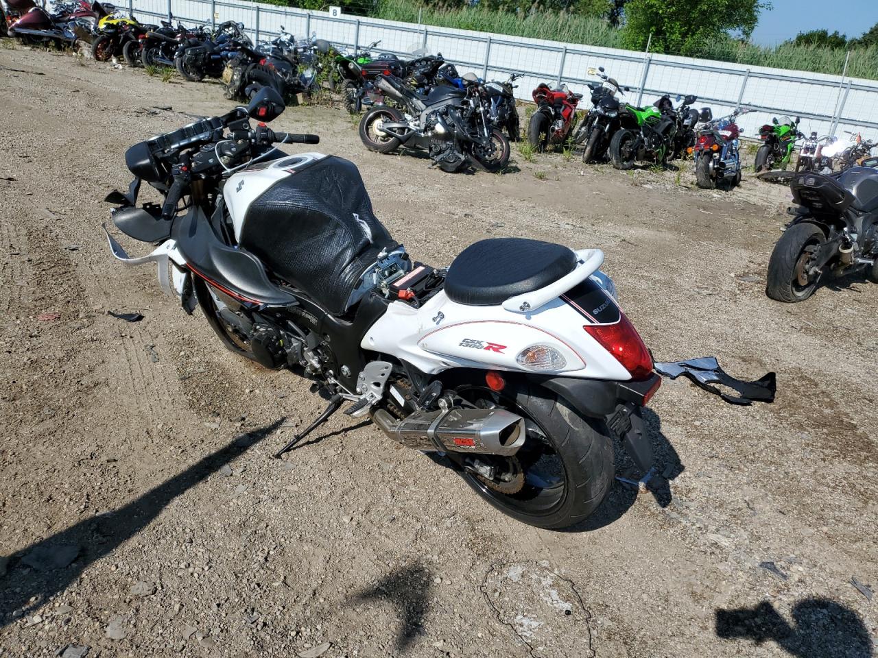 JS1GX72B9H2101419 SUZUKI GSX1300 2017
