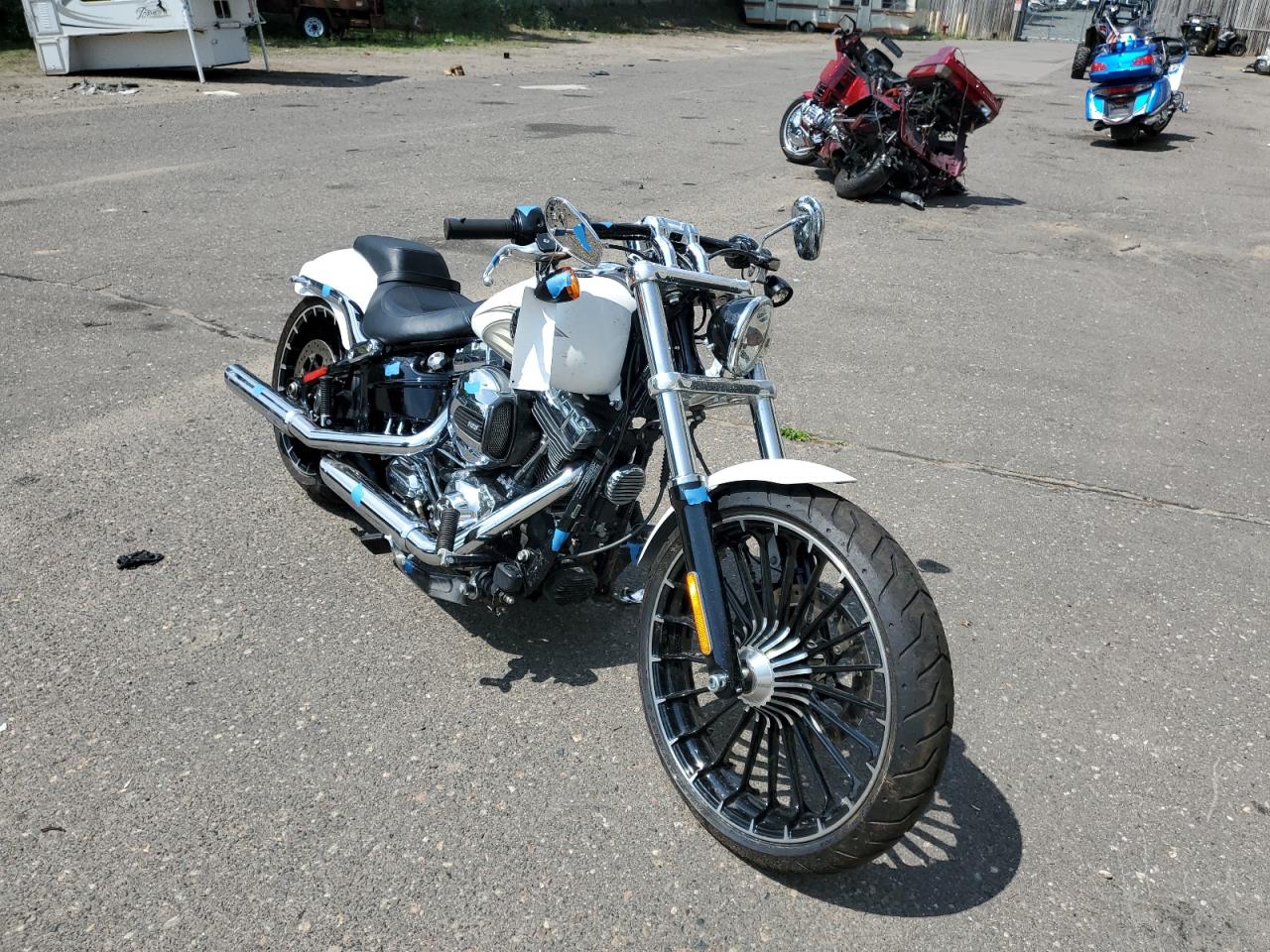 1HD1BFV17HB025740 HARLEY-DAVIDSON FXSB BREAK 2017
