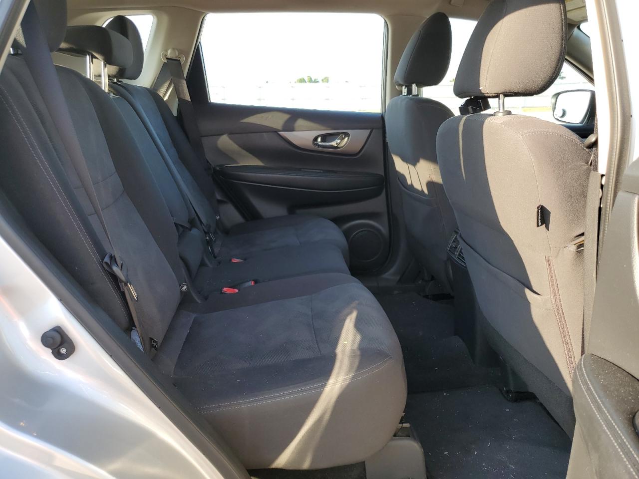 KNMAT2MV3GP660869 NISSAN ROGUE 2016
