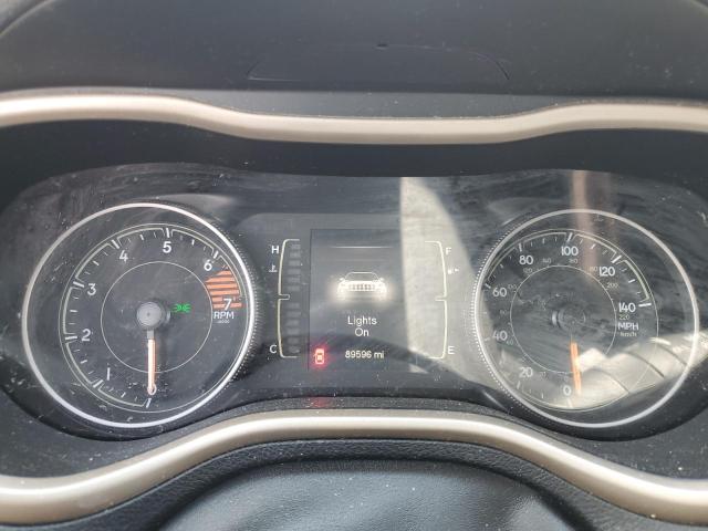 1C4PJLCB9JD615733 Jeep Cherokee Latitude