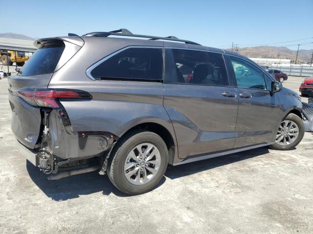 5TDBSKFC3NS065235 Toyota SIENNA LE