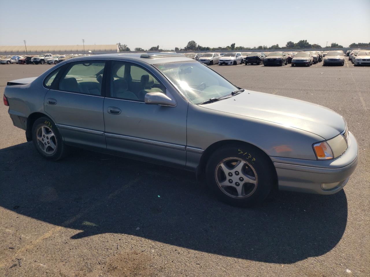 Lot #2205794432 1998 TOYOTA AVALON XL