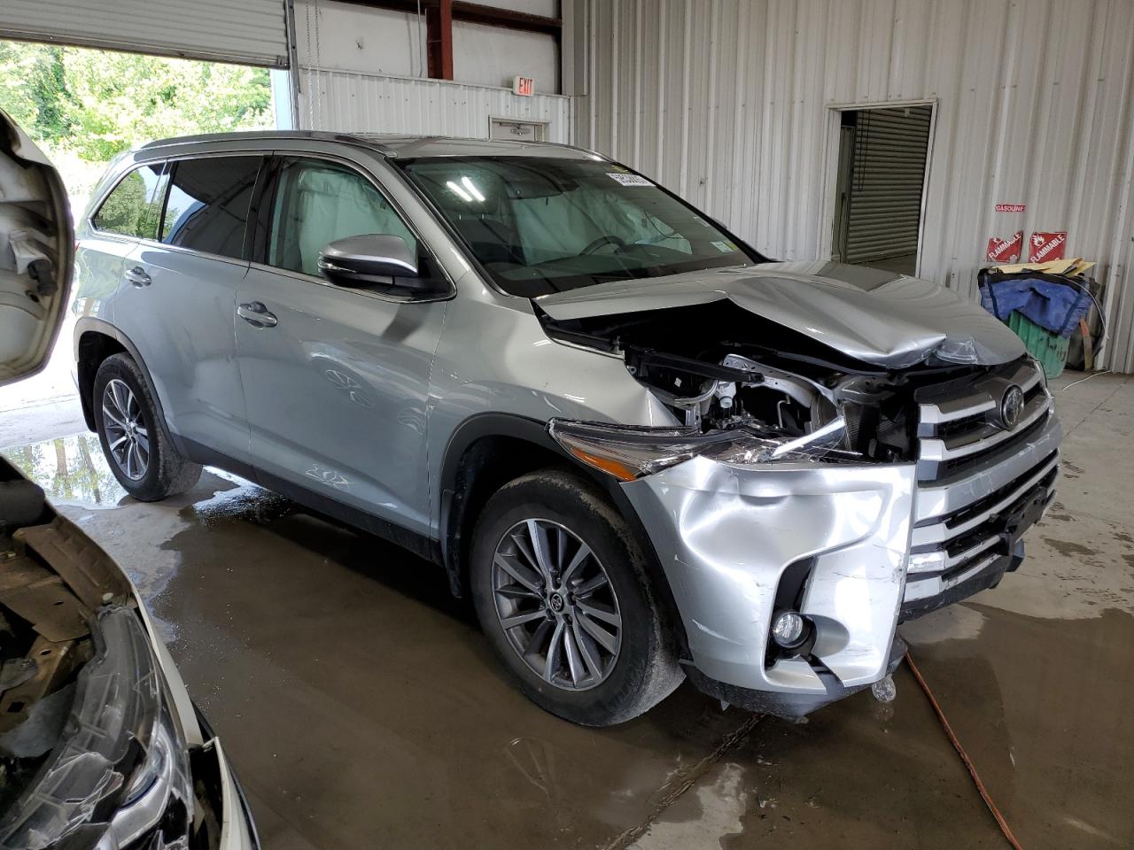 5TDJZRFHXKS990165 TOYOTA HIGHLANDER 2019