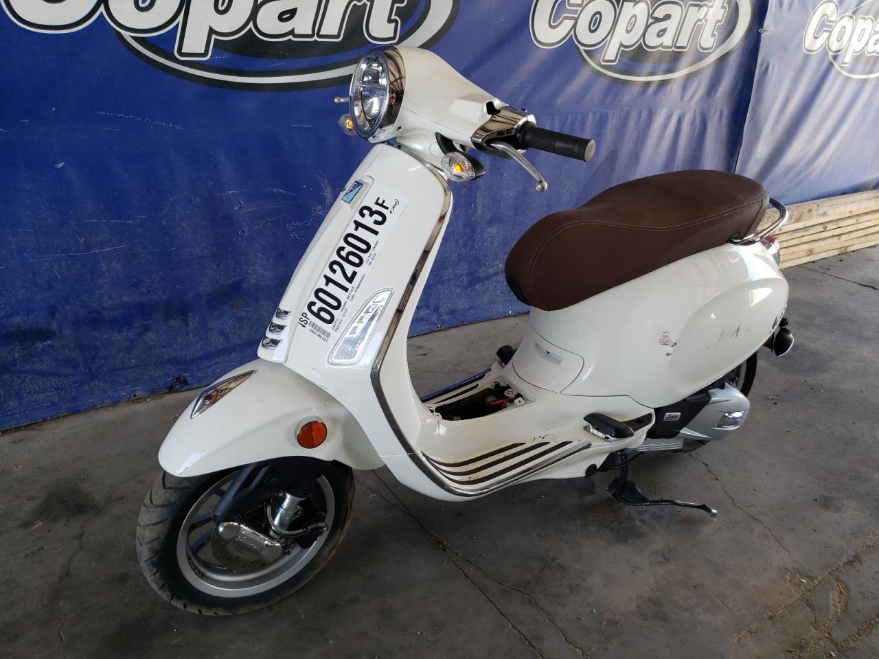 ZAPM818G9N5905914 VESPA SCOOTER 2022