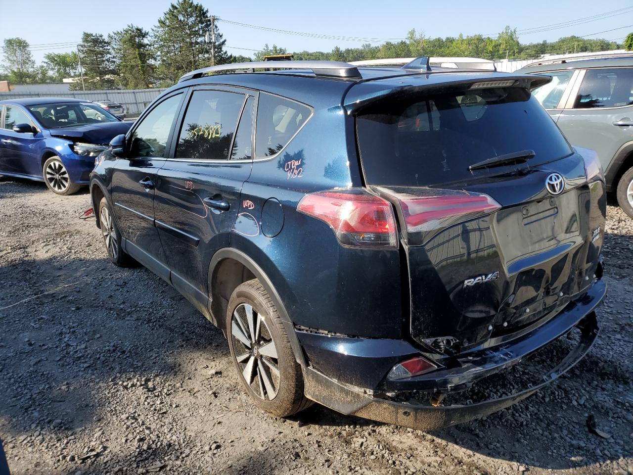 JTMRFREV8HJ113988 TOYOTA RAV4 2017