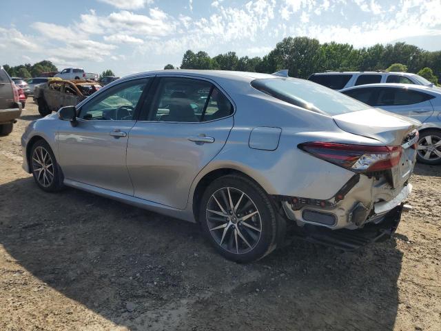 4T1F11AK8NU010039 Toyota Camry XLE 2