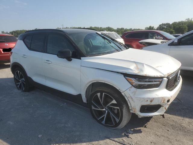 2022 Volvo Xc40 T5 R-Design VIN: YV4162UM0N2667557 Lot: 60994893