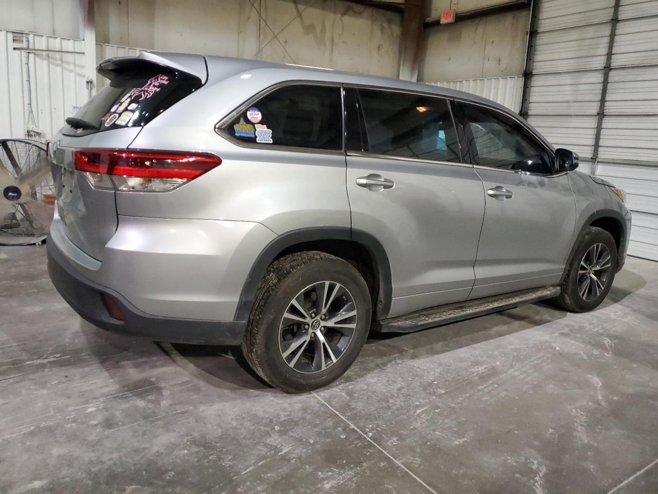 5TDZARFH2HS028218 TOYOTA HIGHLANDER 2017