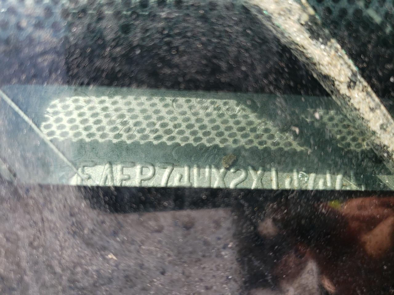 2FAFP74WX2X147465 2002 Ford Crown Victoria Lx