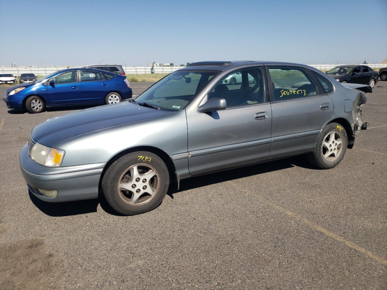 Lot #2205794432 1998 TOYOTA AVALON XL