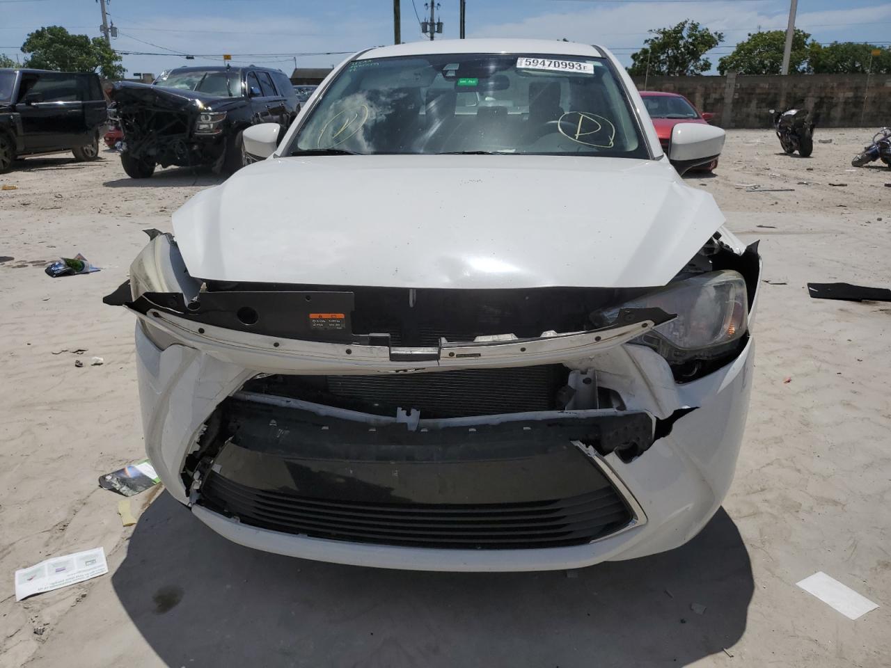 3MYDLBYV7JY303158 TOYOTA YARIS 2018