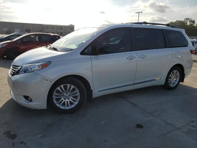 2015 Toyota Sienna XLE