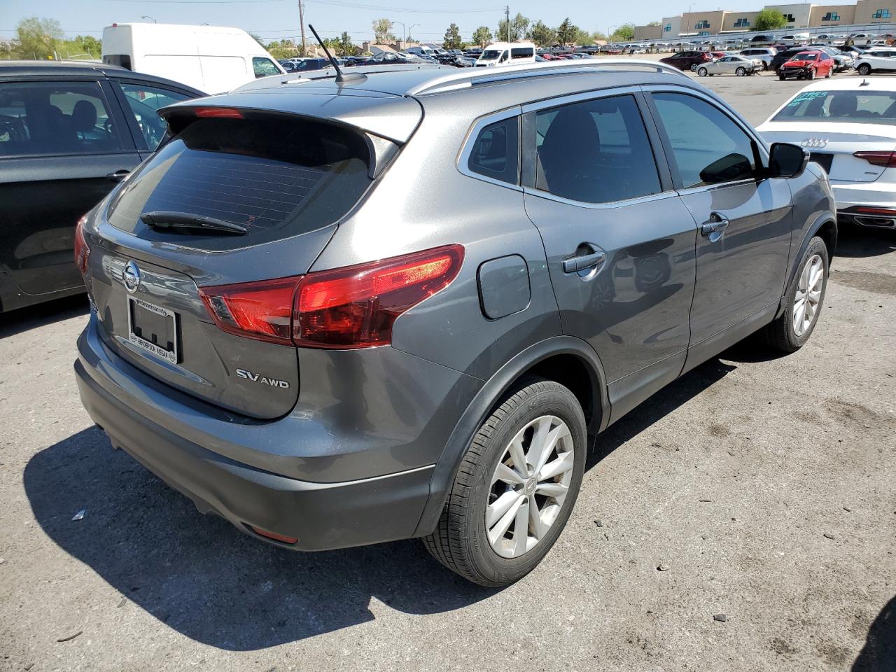 JN1BJ1CR2HW133974 NISSAN ROGUE 2017