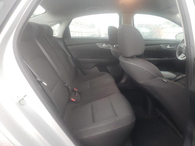 3KPF24AD5KE103826 KIA FORTE FE