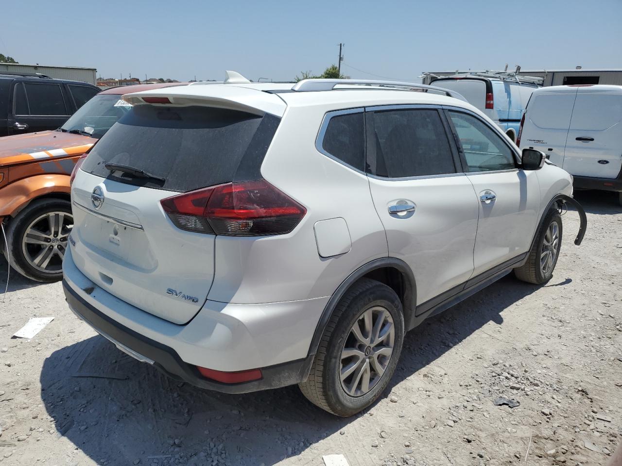 KNMAT2MV0JP555651 NISSAN ROGUE 2018