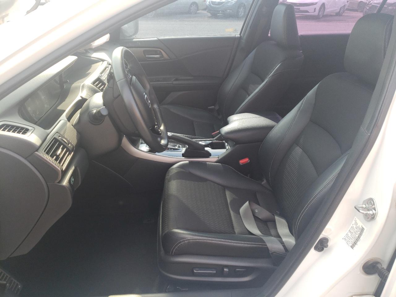 1HGCR2F50HA088928 HONDA ACCORD 2017