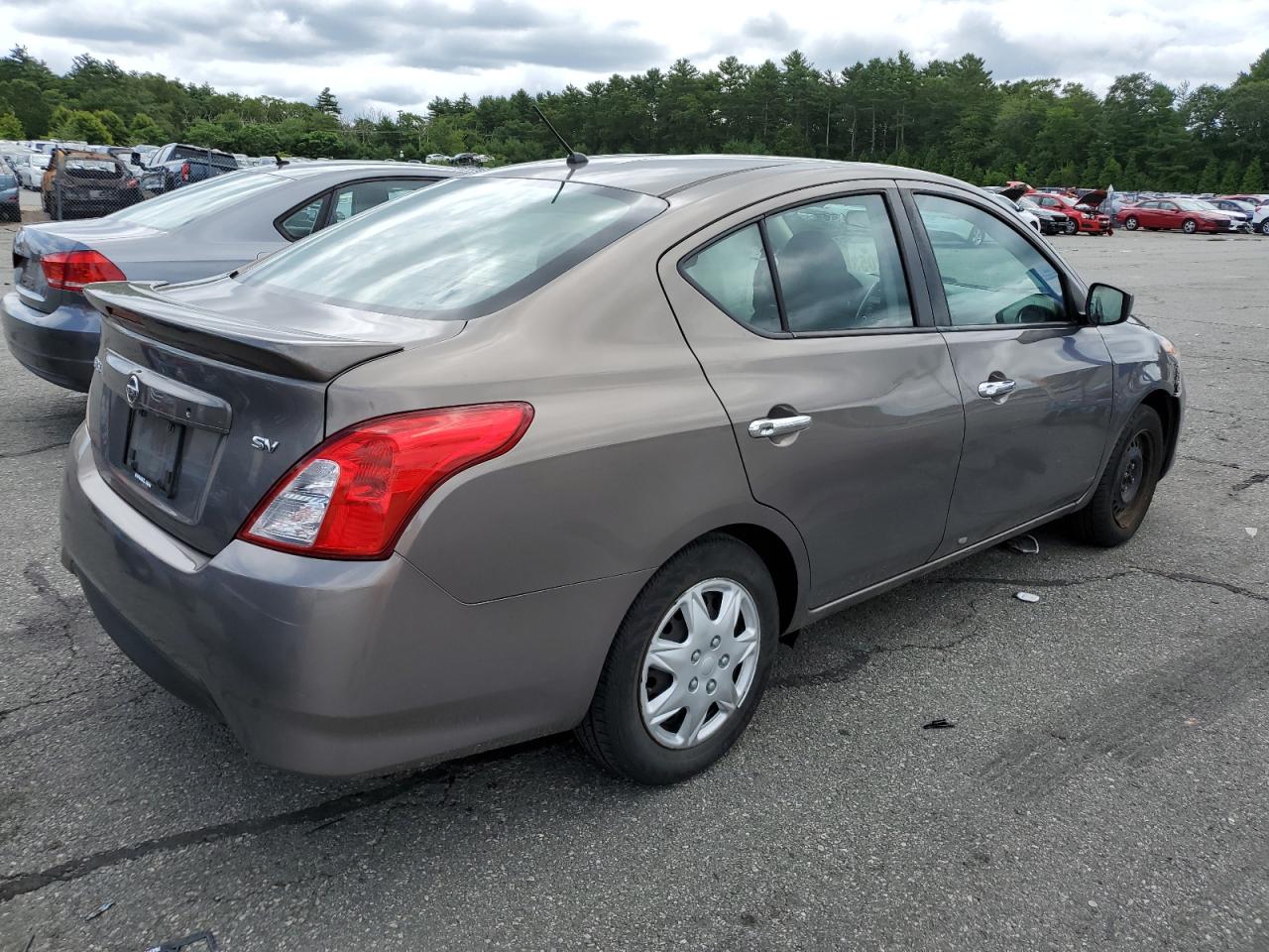 3N1CN7AP8HK464017 NISSAN VERSA 2017