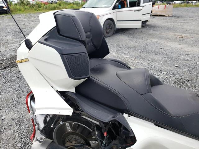 2011 CAN-AM SPYDER RT - 2BXJBDC12BV001015