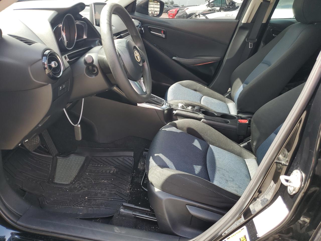 3MYDLBYV7HY155698 TOYOTA YARIS 2017