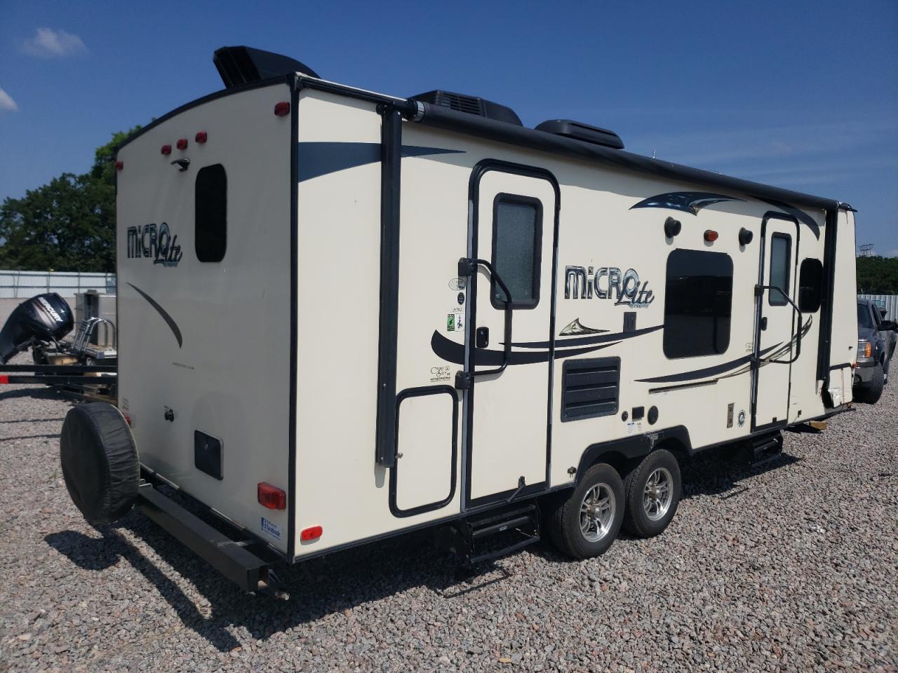 4X4TFLA26GD409646 WILD TRVEL TRLR 2016