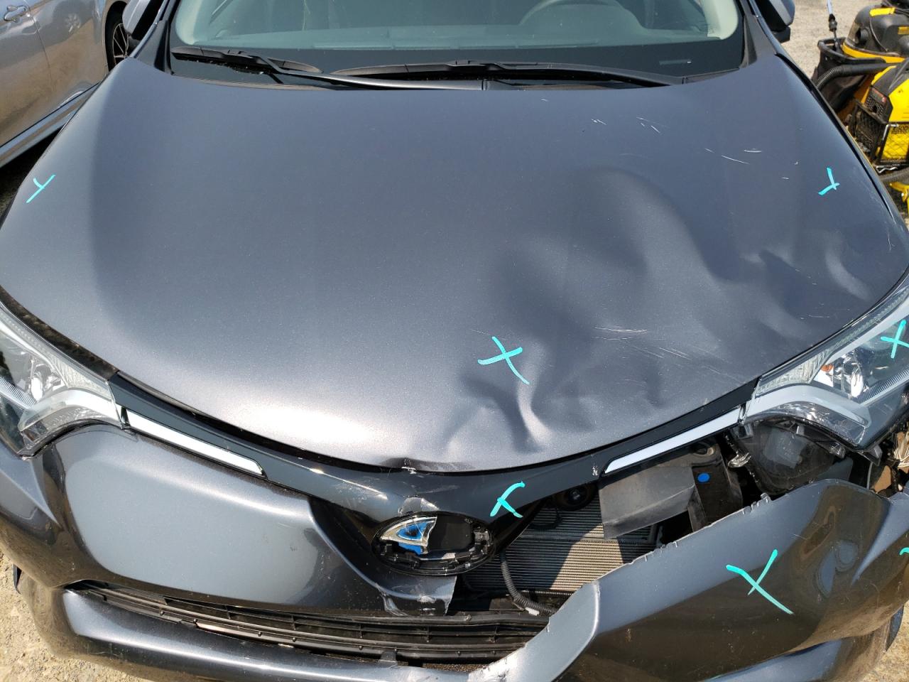 JTMRJREV1JD236132 TOYOTA RAV4 2018