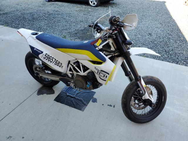 Husqvarna 701 Supermoto Black