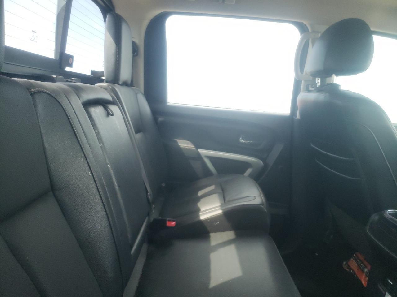 1N6AA1E57HN558029 NISSAN TITAN 2017