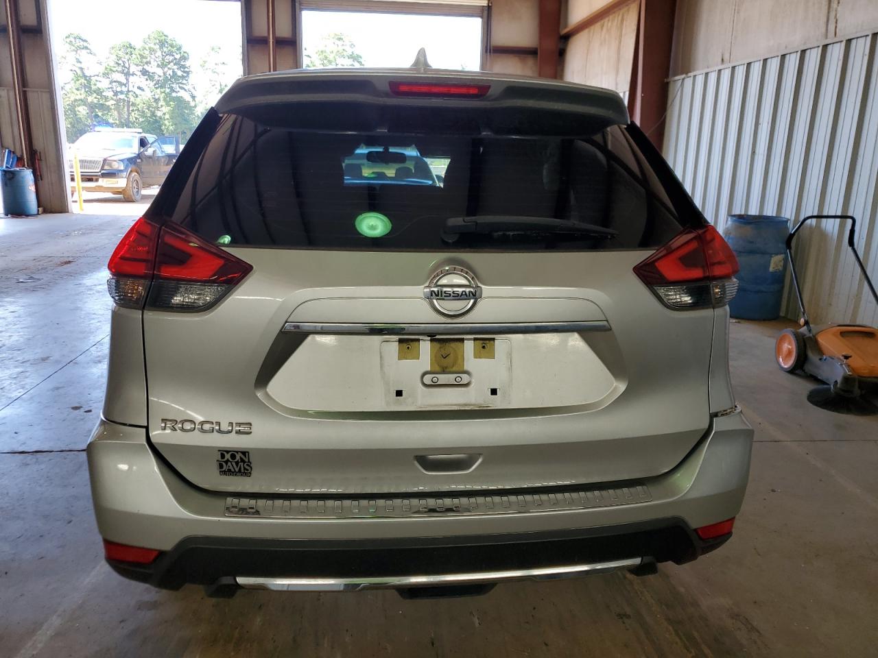 JN8AT2MT6HW389557 NISSAN ROGUE 2017