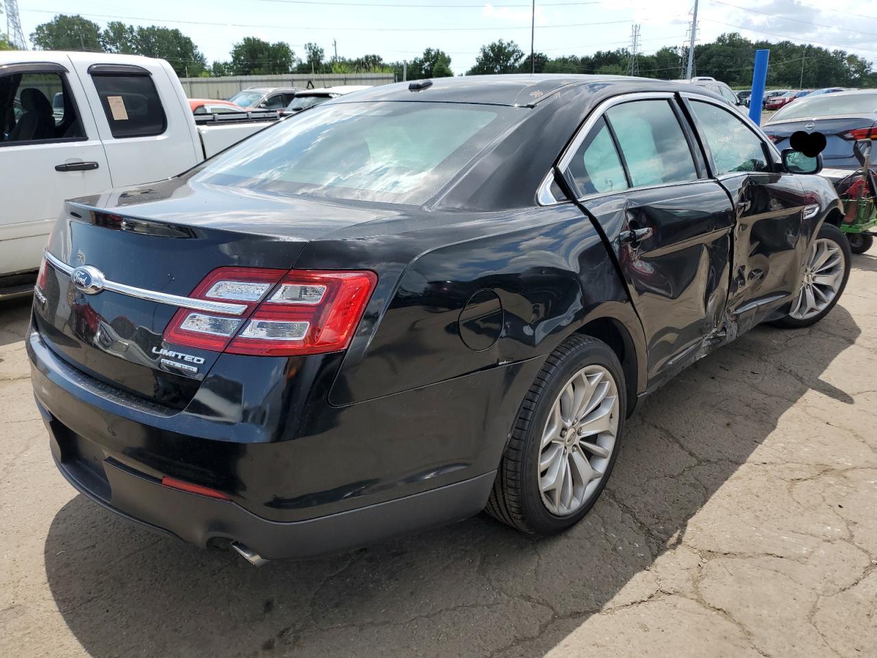 1FAHP2F85JG113657 FORD TAURUS 2018