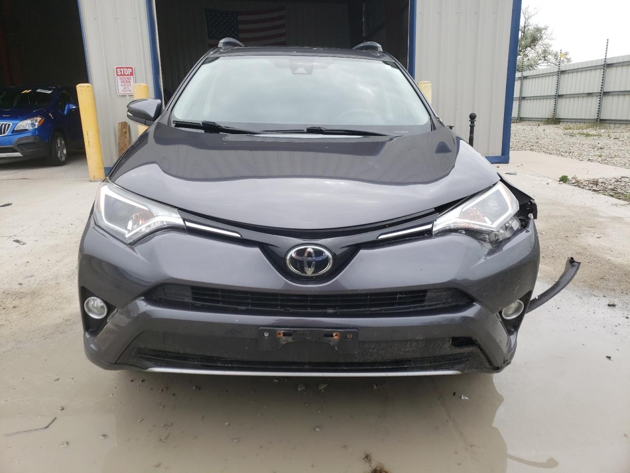 JTMRFREV4HJ133008 TOYOTA RAV4 2017