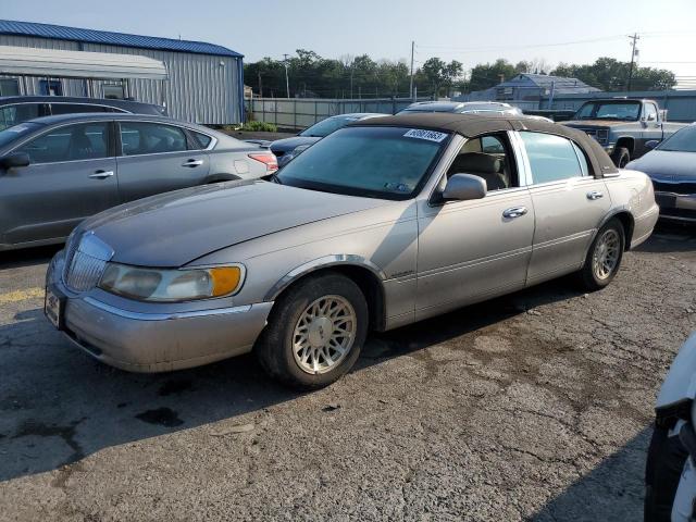 1999 Lincoln Town Car Signature