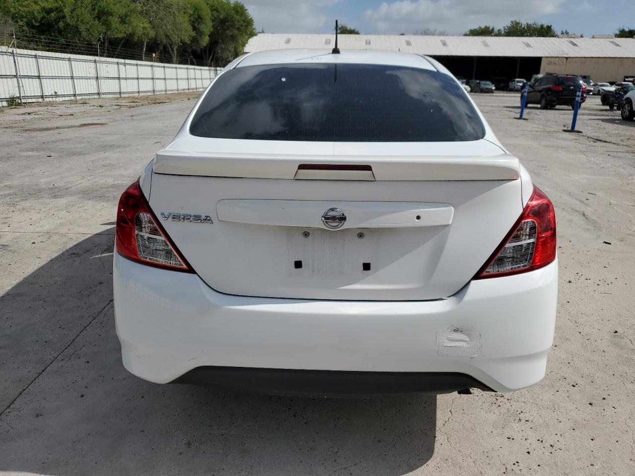 3N1CN7AP0JL812960 NISSAN VERSA 2018